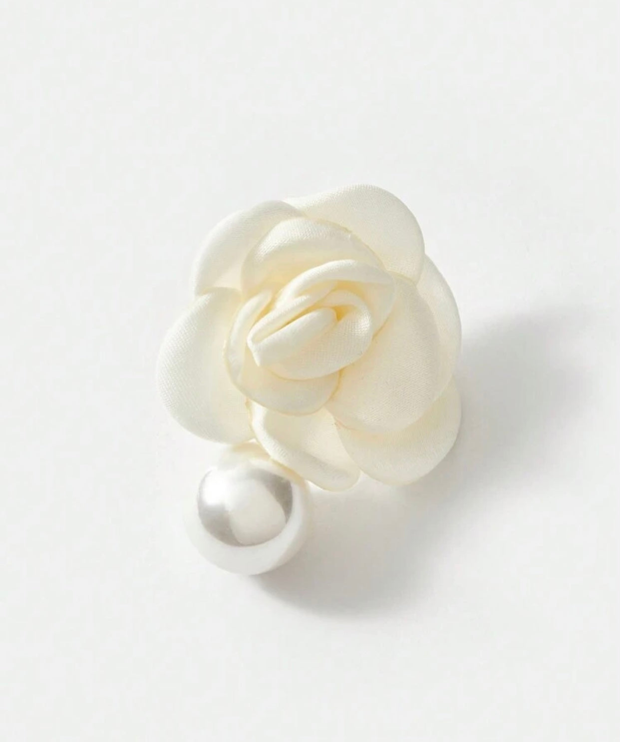Pearl design stud earrings