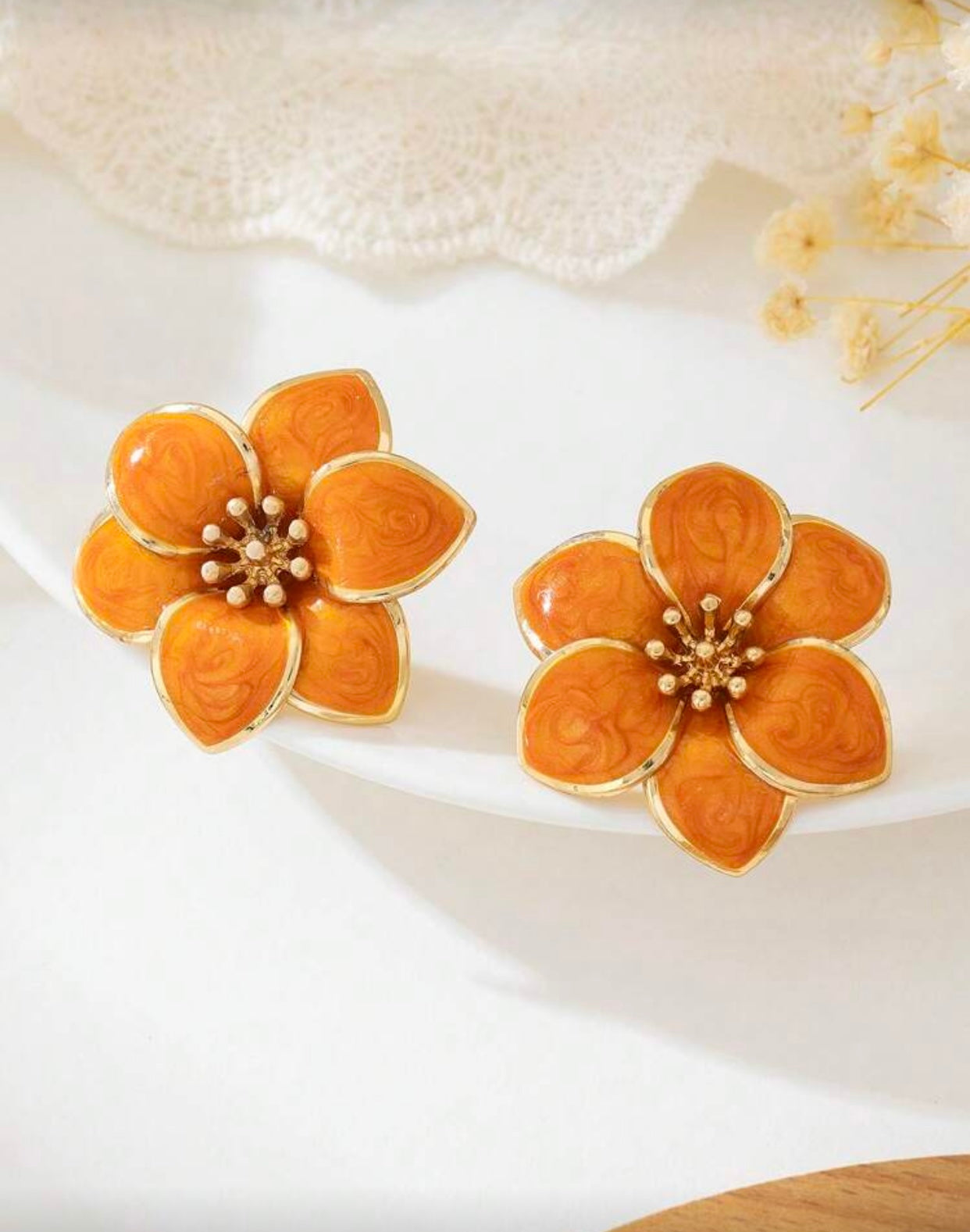 Double layer flower stud