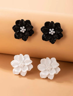 Flower stud earrings