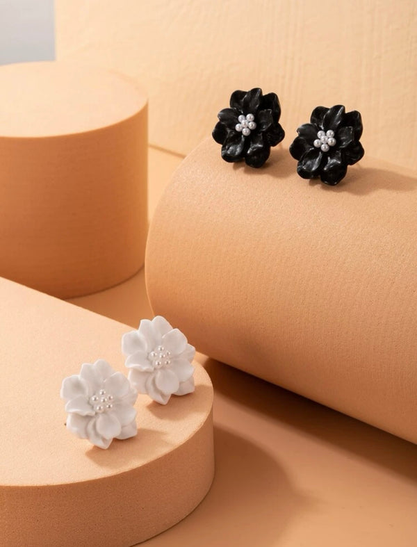 Flower stud earrings