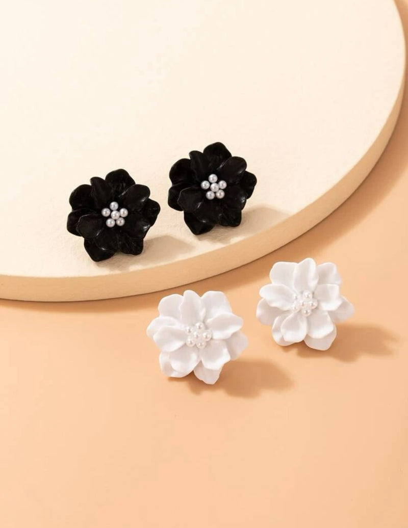 Flower stud earrings